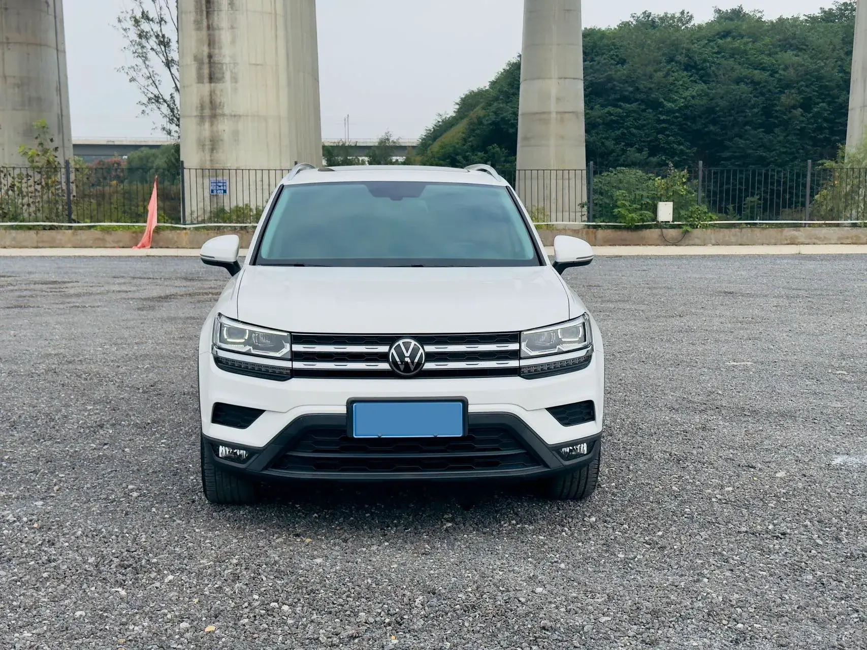 2021 VOLKSWAGEN THARU thumbnail 2