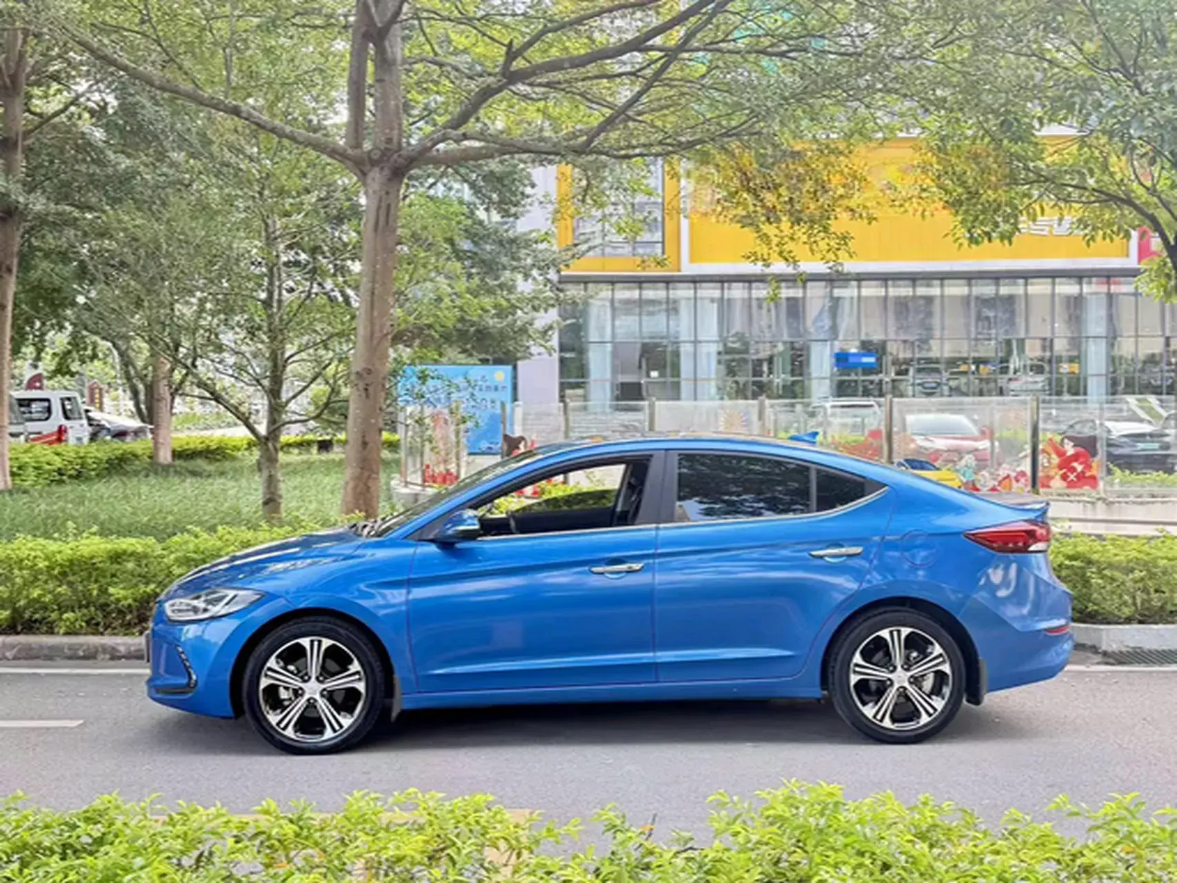 2018 HYUNDAI ELANTRA thumbnail 2