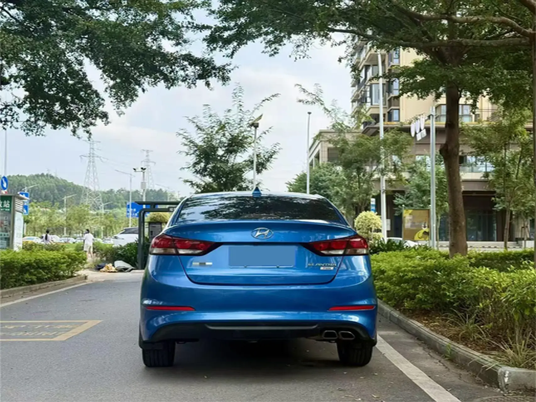 2018 HYUNDAI ELANTRA thumbnail 3