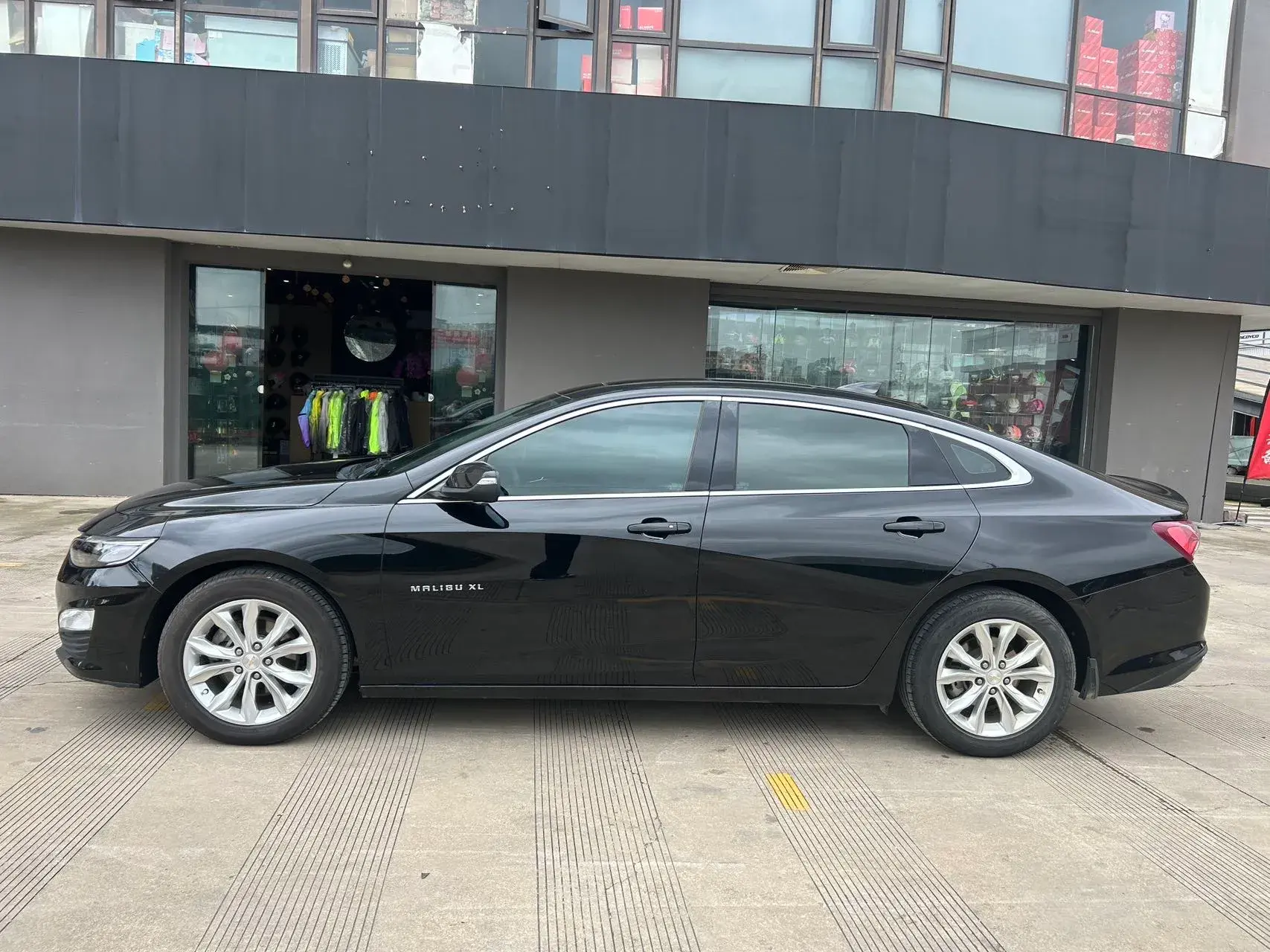 2021 CHEVROLET MALIBU thumbnail 4