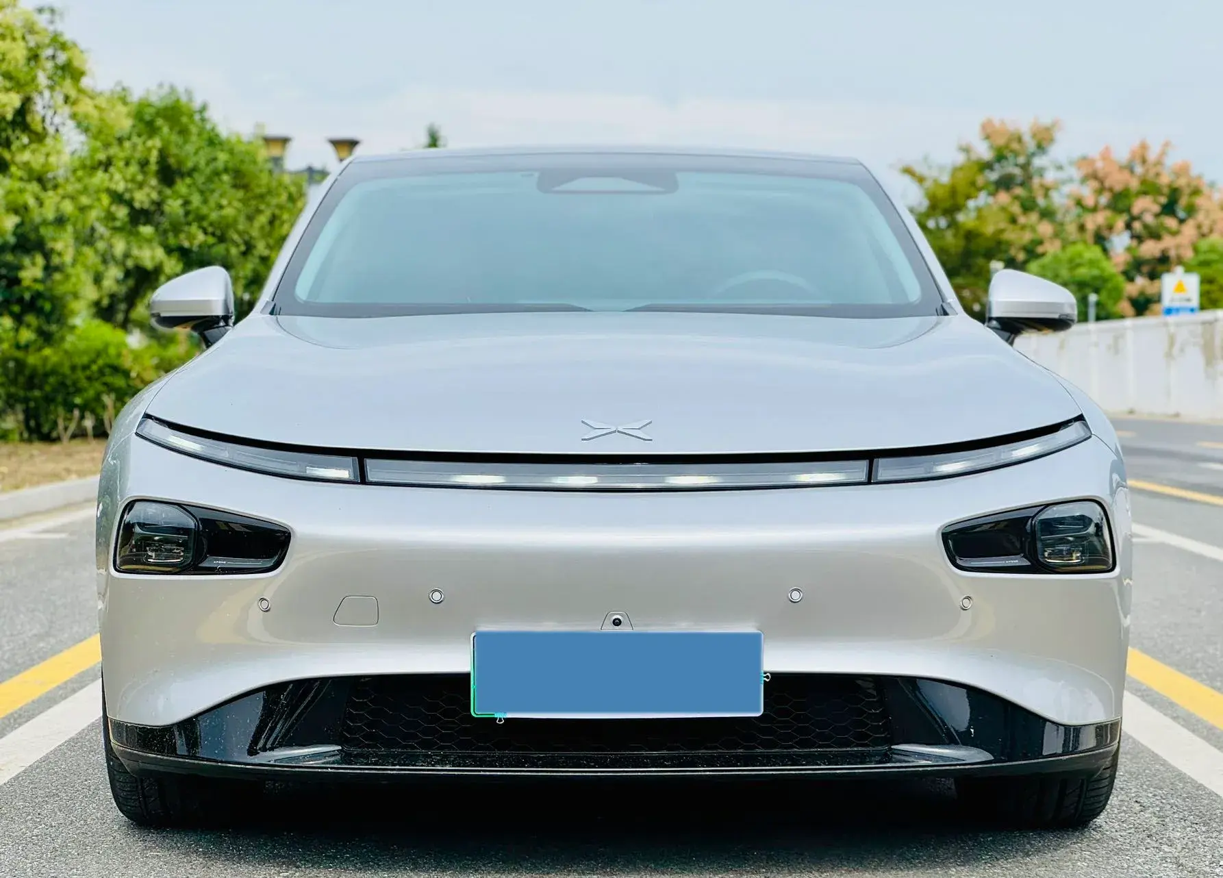 2023 XPENG P7 thumbnail 2