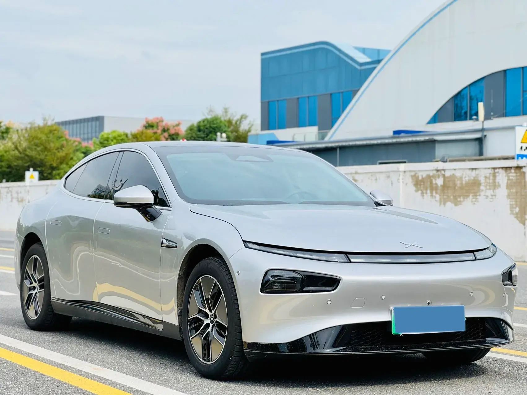 2023 XPENG P7 thumbnail 3