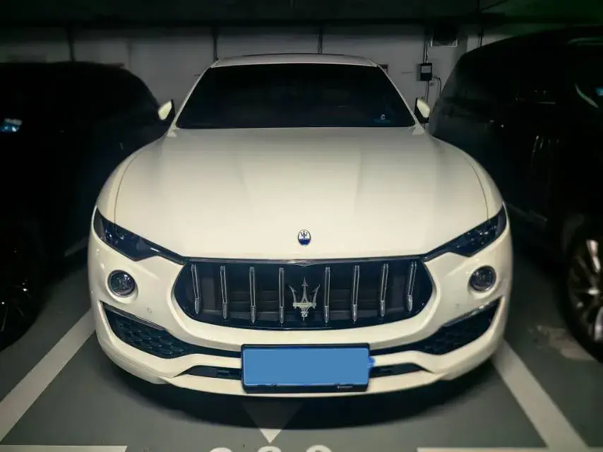 2022 MASERATI LEVANTE thumbnail 2