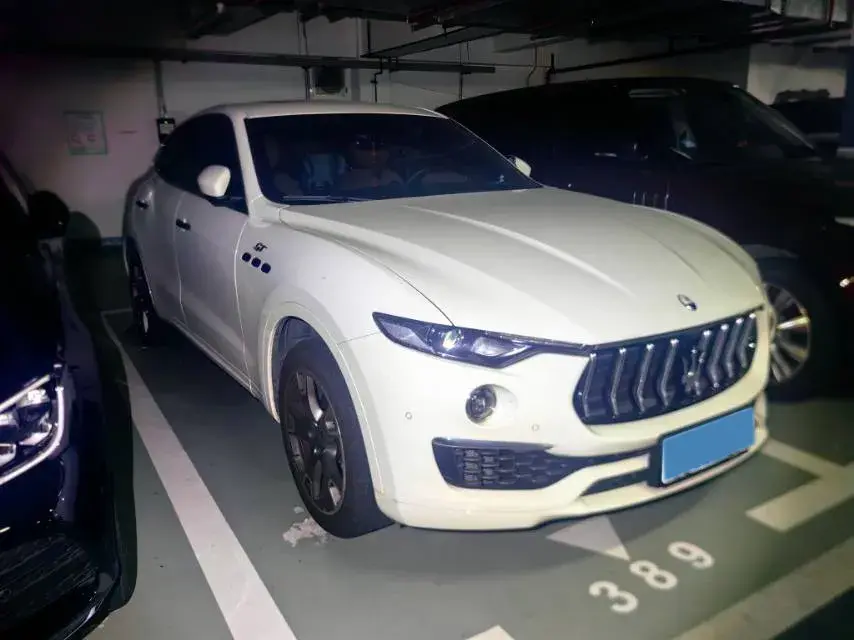 2022 MASERATI LEVANTE thumbnail 3