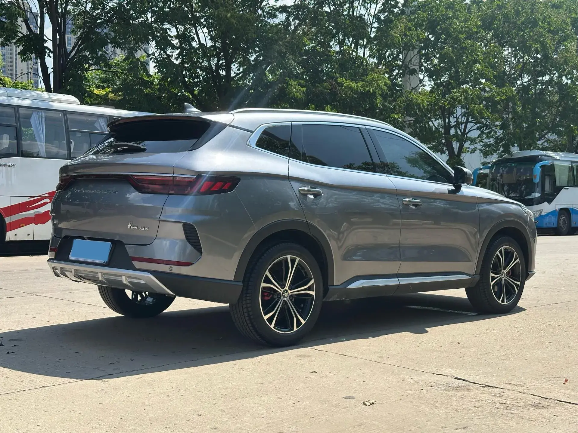 2022 XPENG P7 thumbnail 4