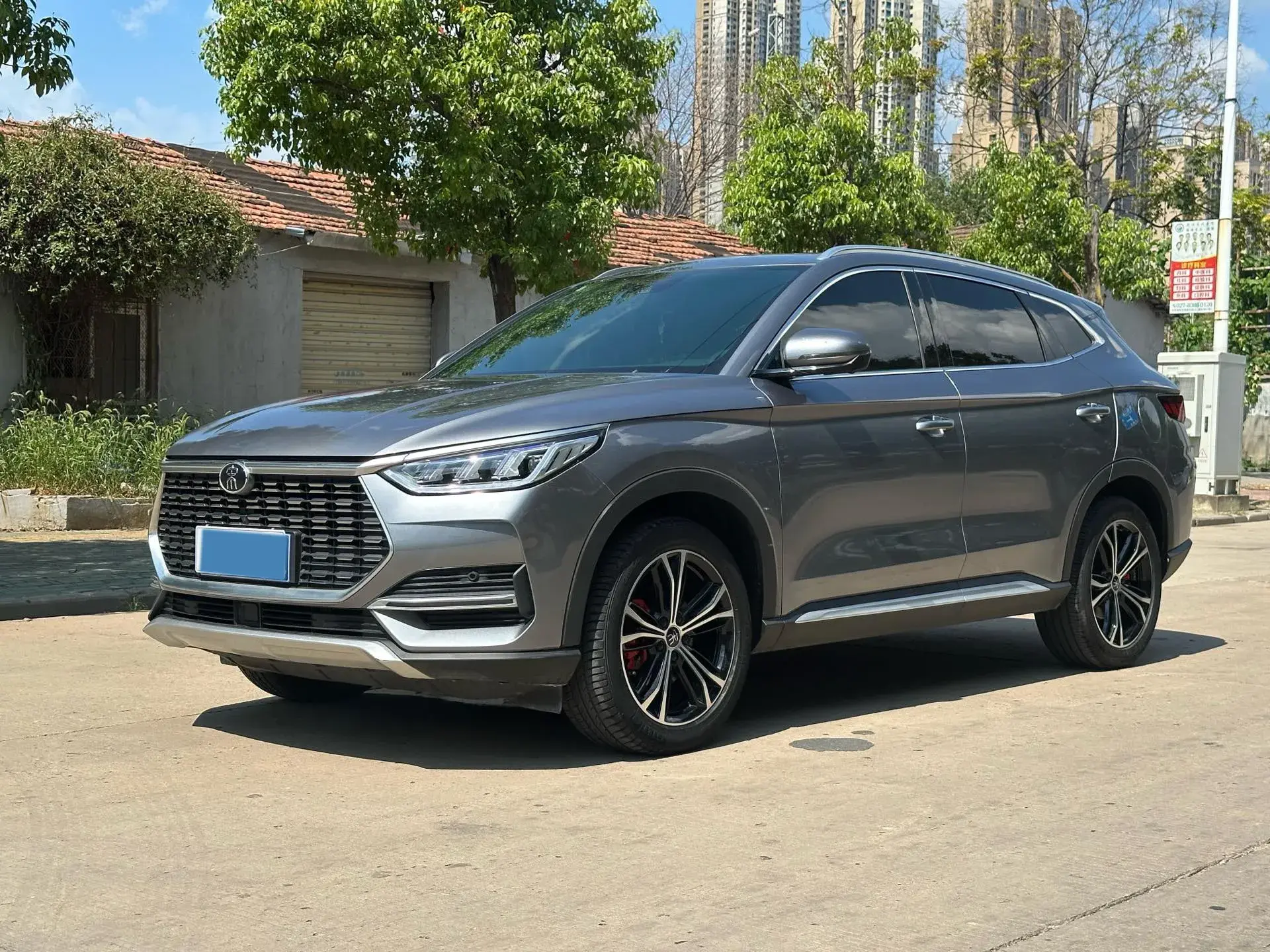 2022 XPENG P7 view 1