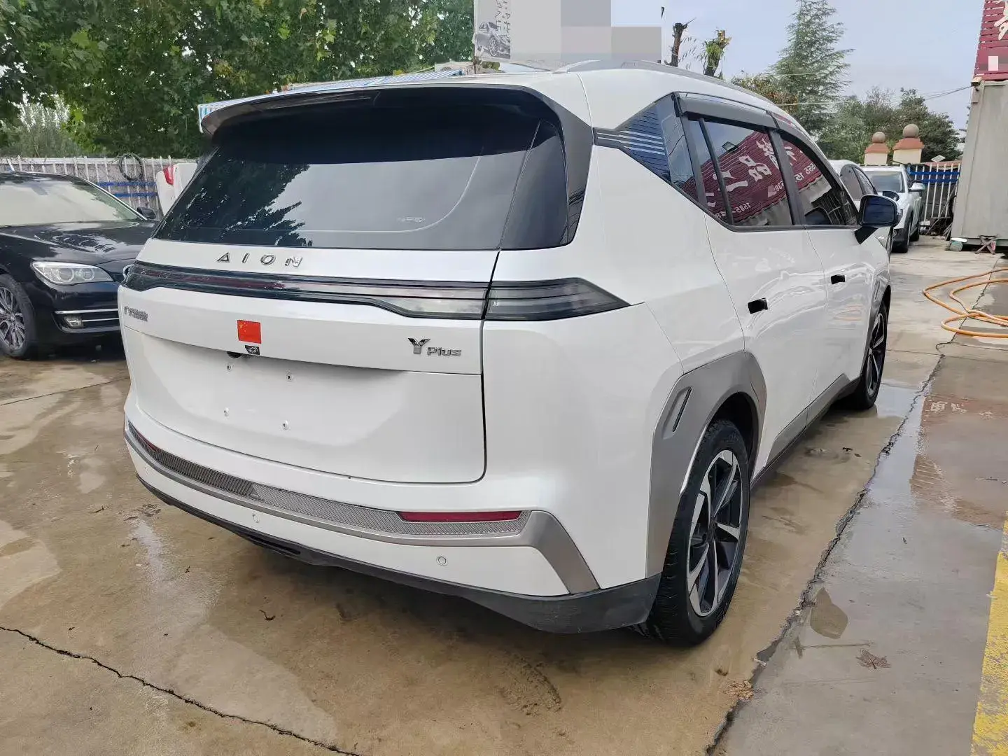 2023 AION Y thumbnail 3