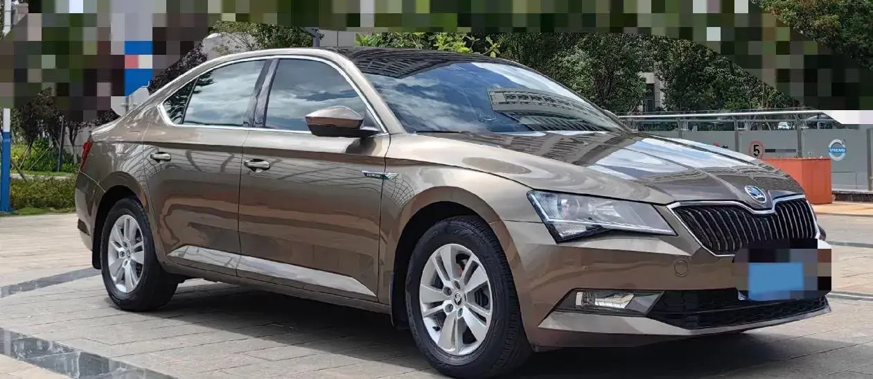 2018 SKODA SUPERB thumbnail 3