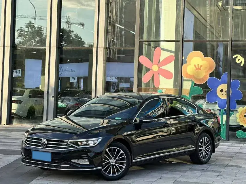 2020 VOLKSWAGEN MAGOTAN view 1