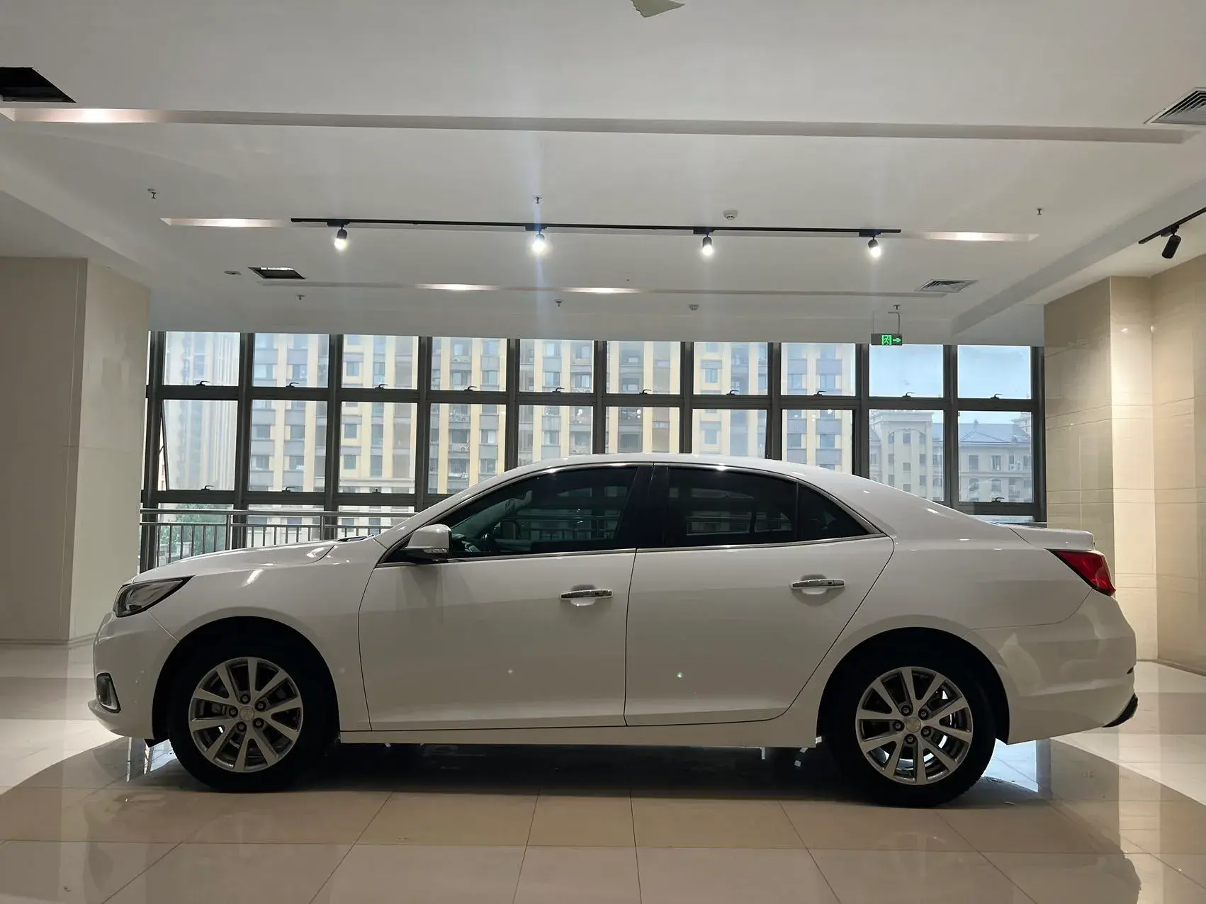 2018 CHEVROLET MALIBU thumbnail 3