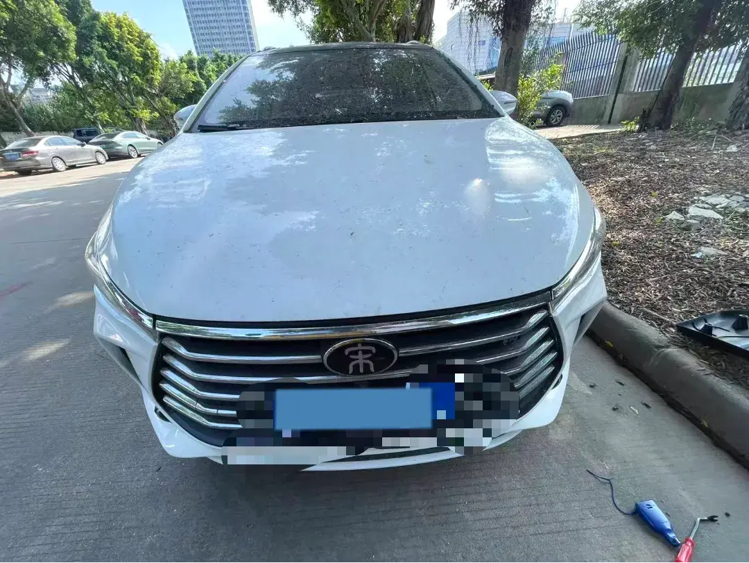 2017 BYD SONG thumbnail 2