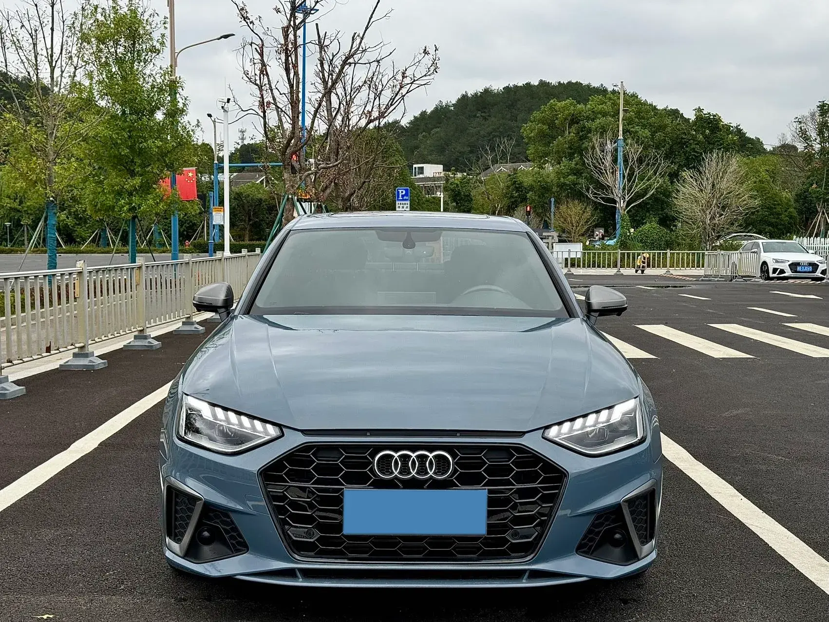 2022 AUDI A4L thumbnail 2