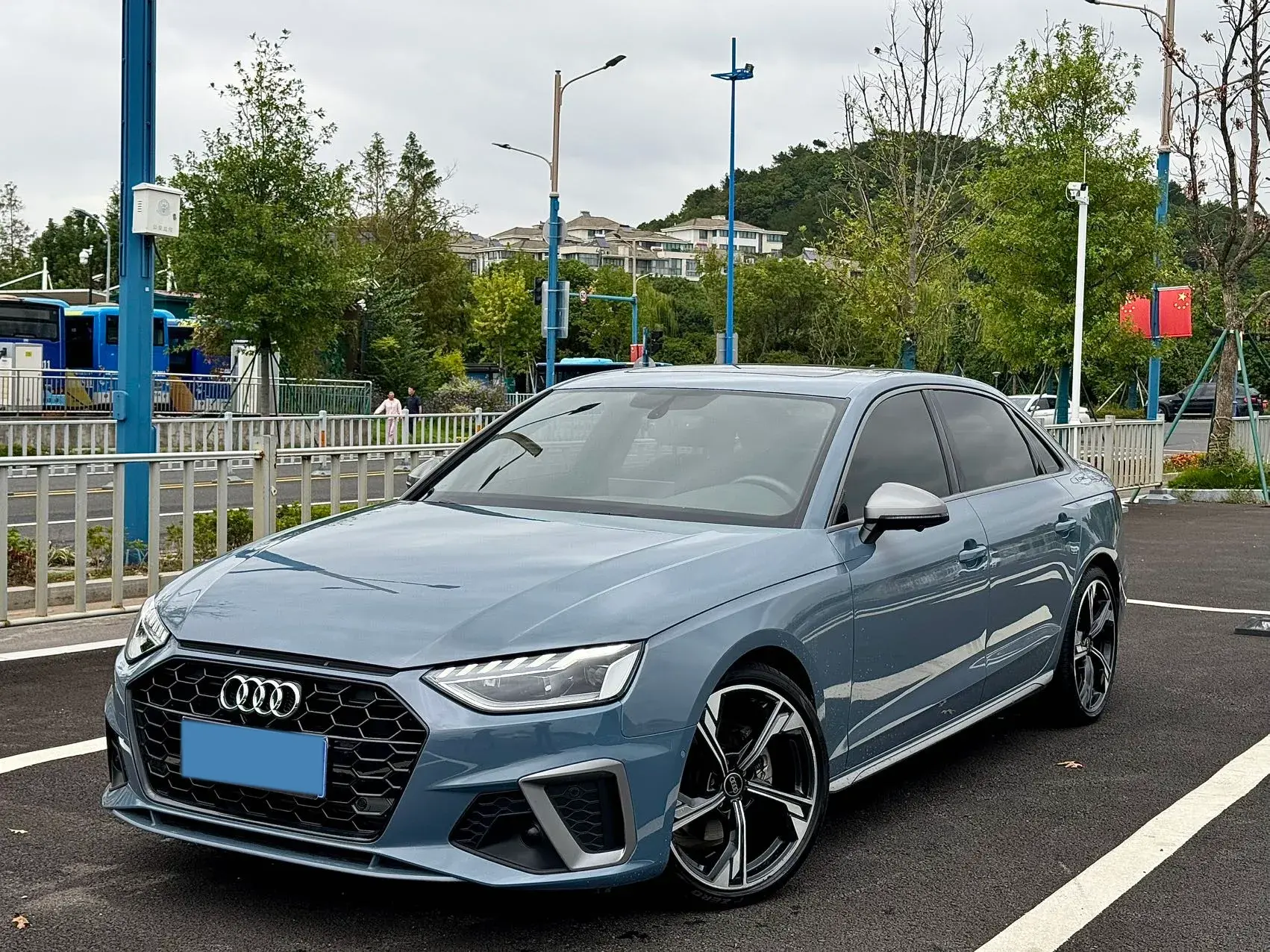 2022 AUDI A4L view 1