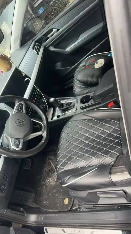 2023 VOLKSWAGEN LAVIDA thumbnail 2