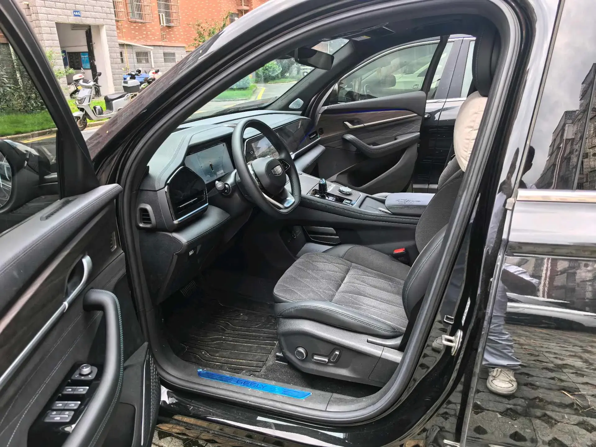 2025 GEELY MONJARO thumbnail 4