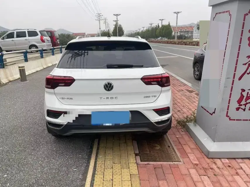 2022 VOLKSWAGEN T-ROC thumbnail 3