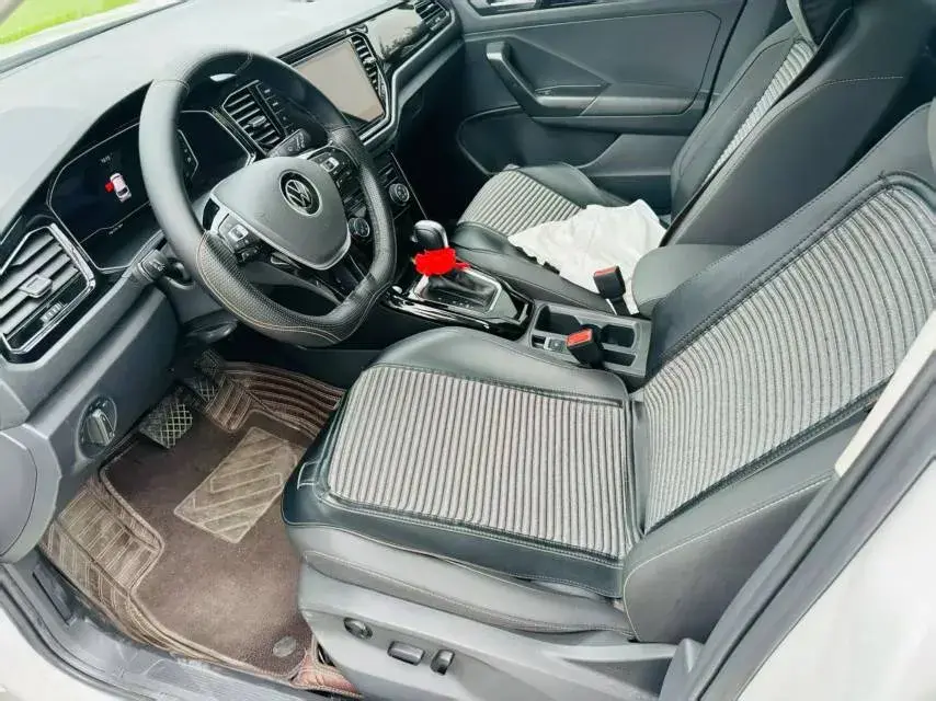 2022 VOLKSWAGEN T-ROC thumbnail 4