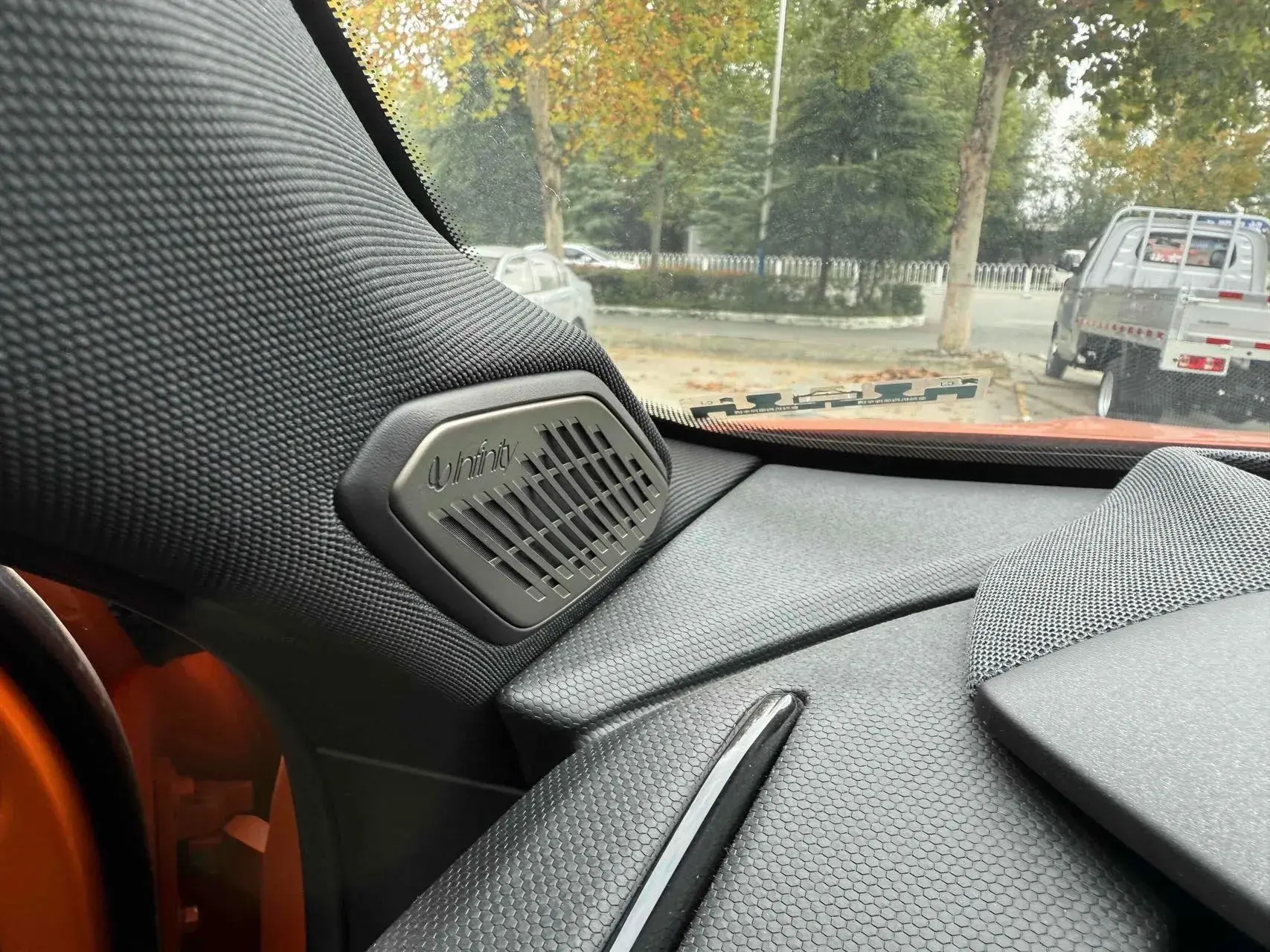 2025 LYNK&CO 03 thumbnail 4