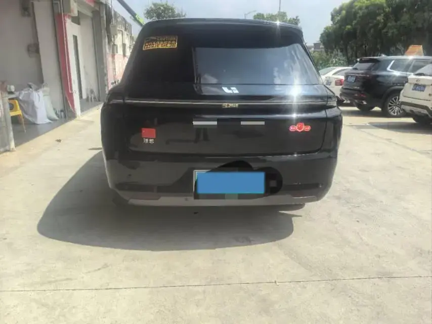 2023 LI L8 thumbnail 4