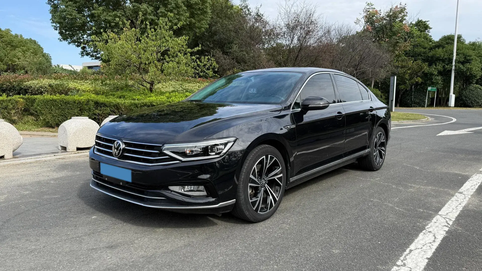 2021 VOLKSWAGEN MAGOTAN view 1