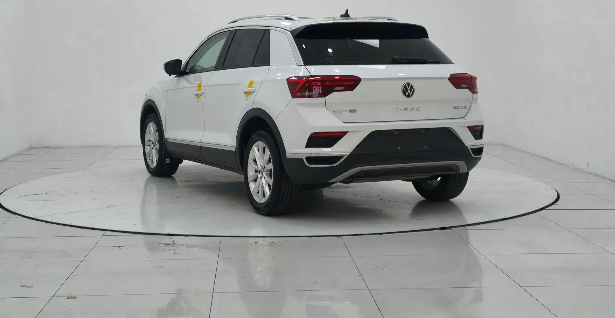 2022 VOLKSWAGEN T-ROC thumbnail 4