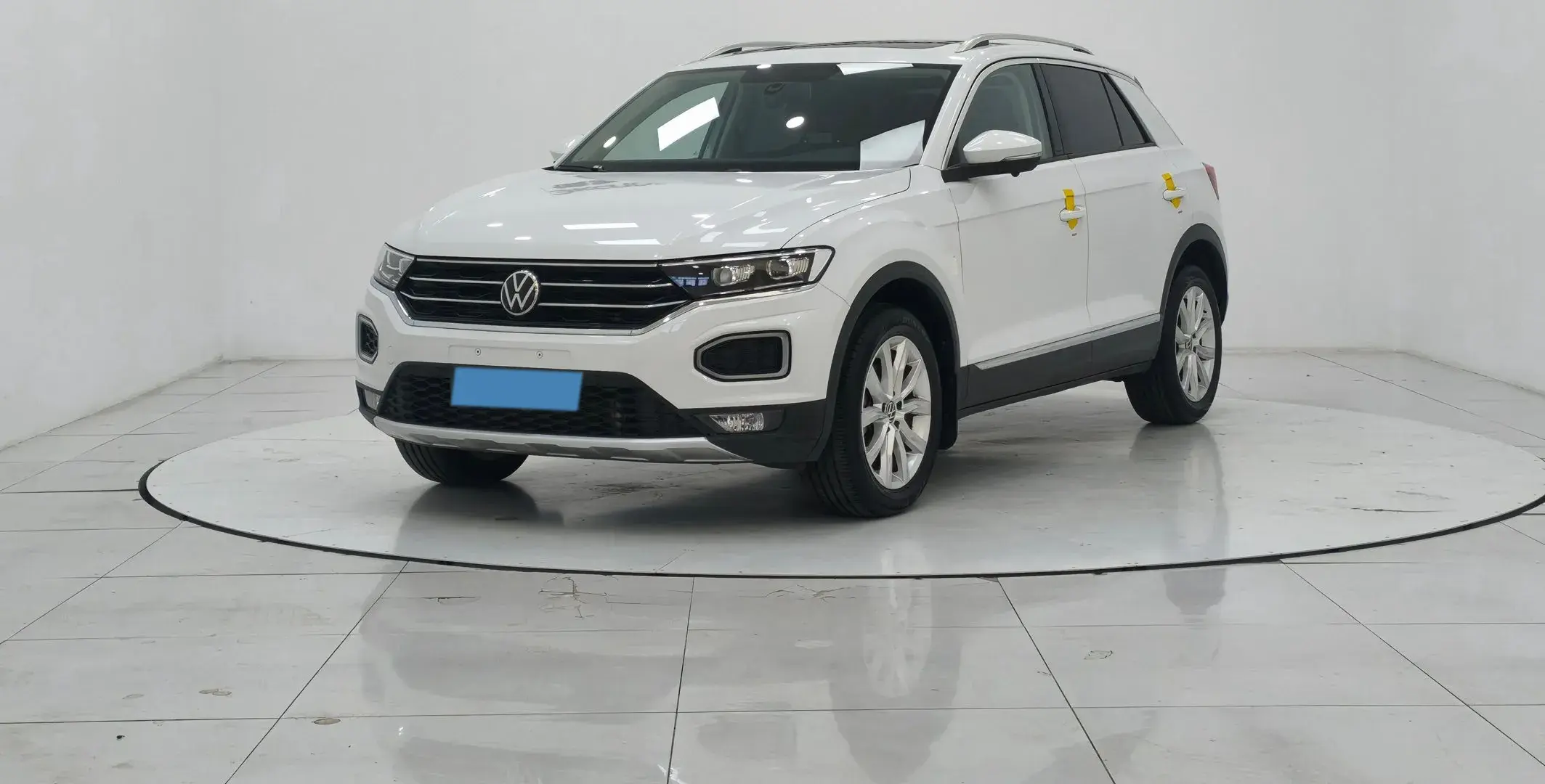 2022 VOLKSWAGEN T-ROC view 1