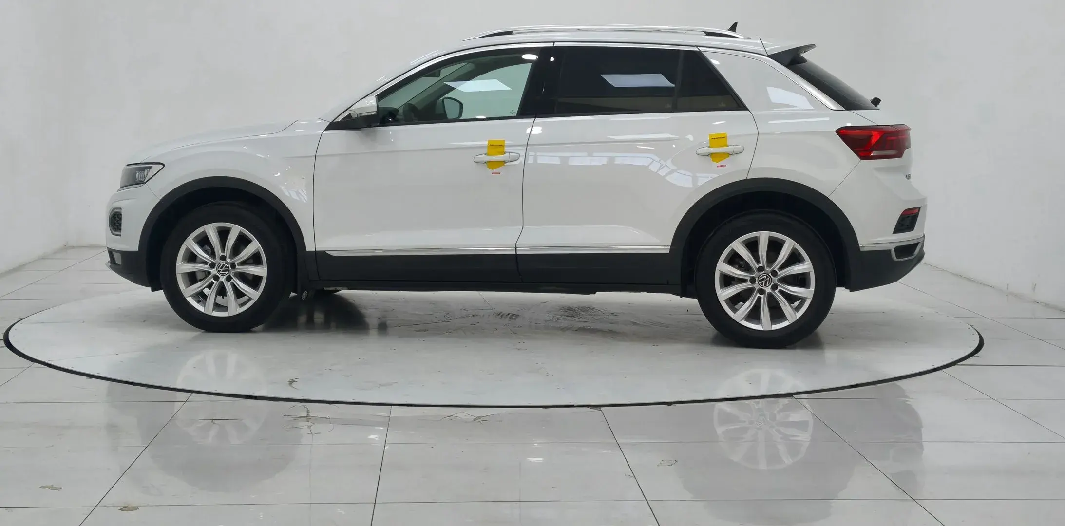 2022 VOLKSWAGEN T-ROC thumbnail 3