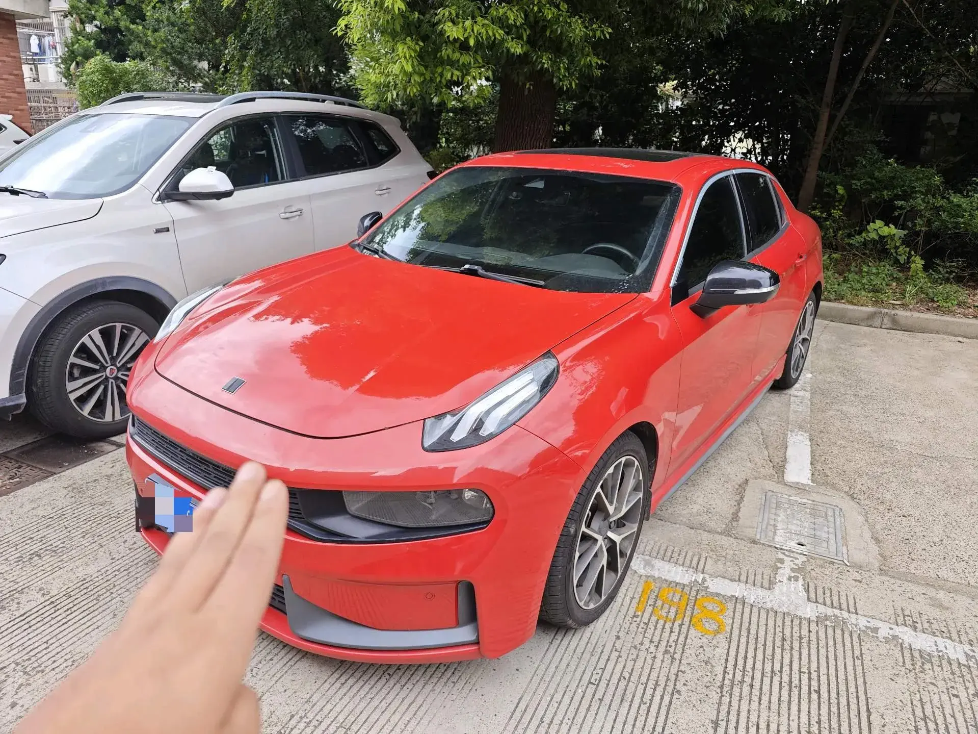 2018 LYNK&CO 03 view 1