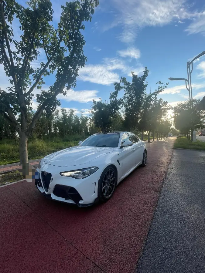 2017 Alfa Romeo Giulia 2.0T 200HP L4 8AT