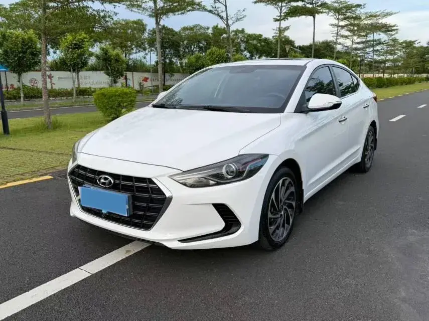 2020 HYUNDAI ELANTRA view 1