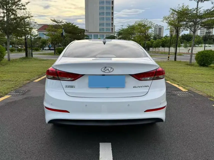 2020 HYUNDAI ELANTRA thumbnail 4