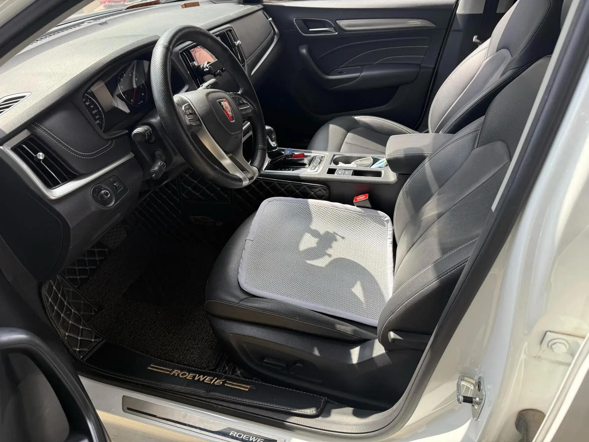 2020 ROEWE I6 thumbnail 3