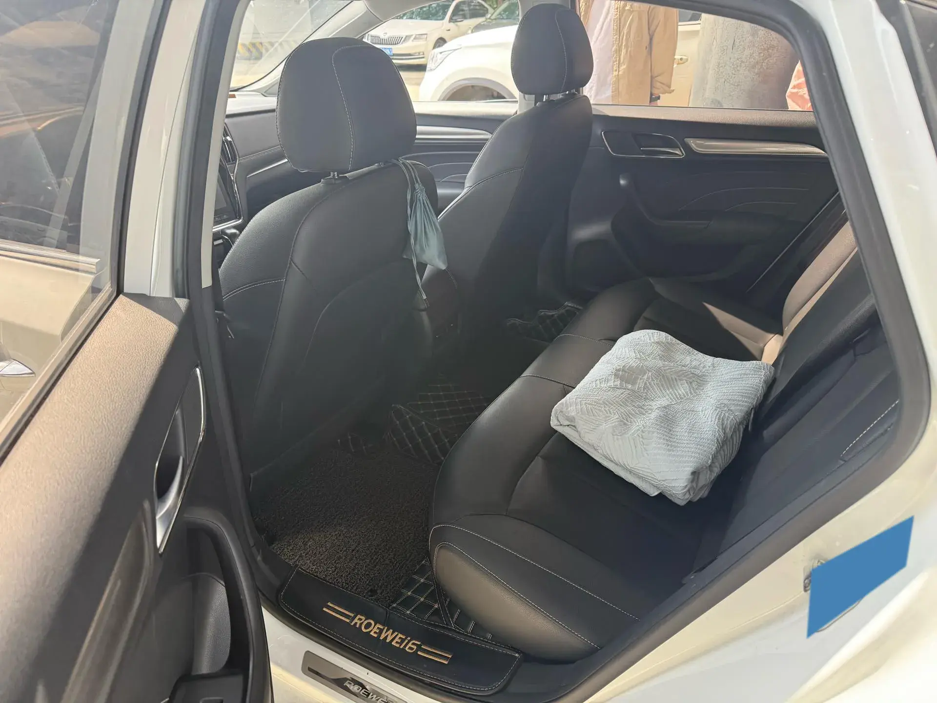 2020 ROEWE I6 thumbnail 4