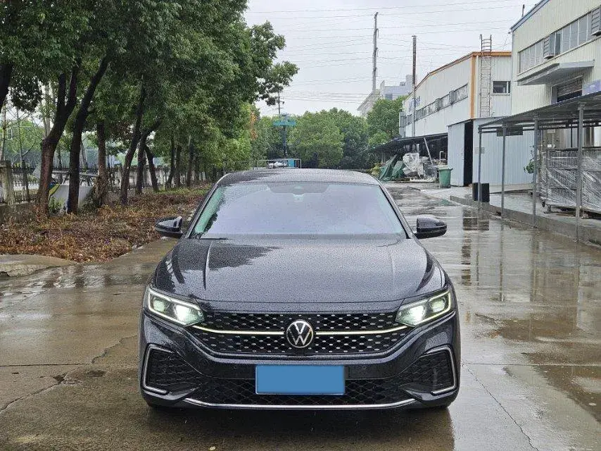 2022 VOLKSWAGEN PASSAT thumbnail 2