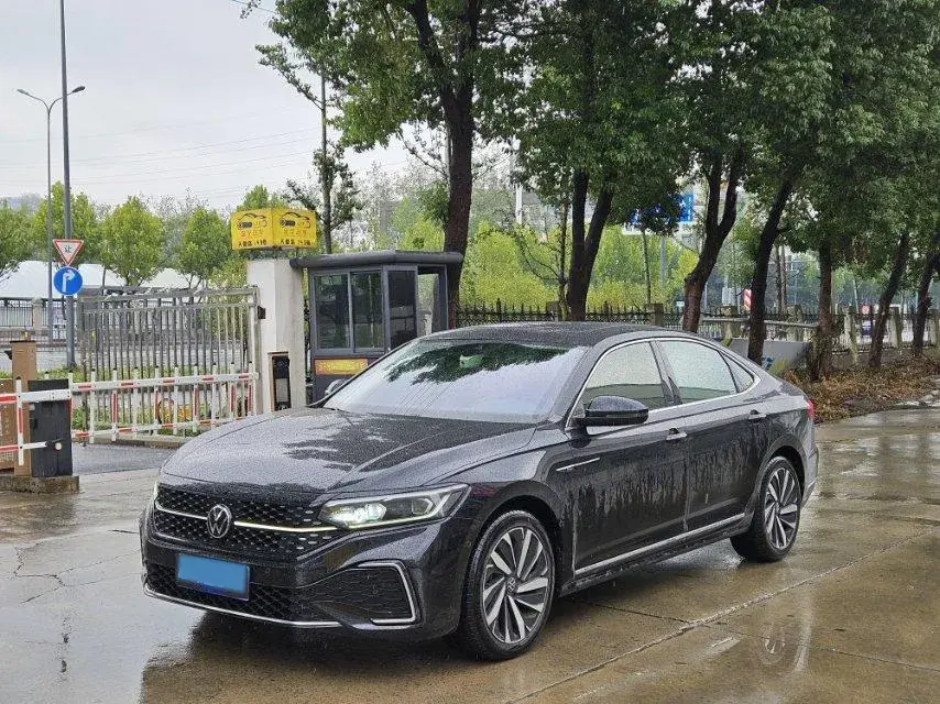 2022 VOLKSWAGEN PASSAT view 1