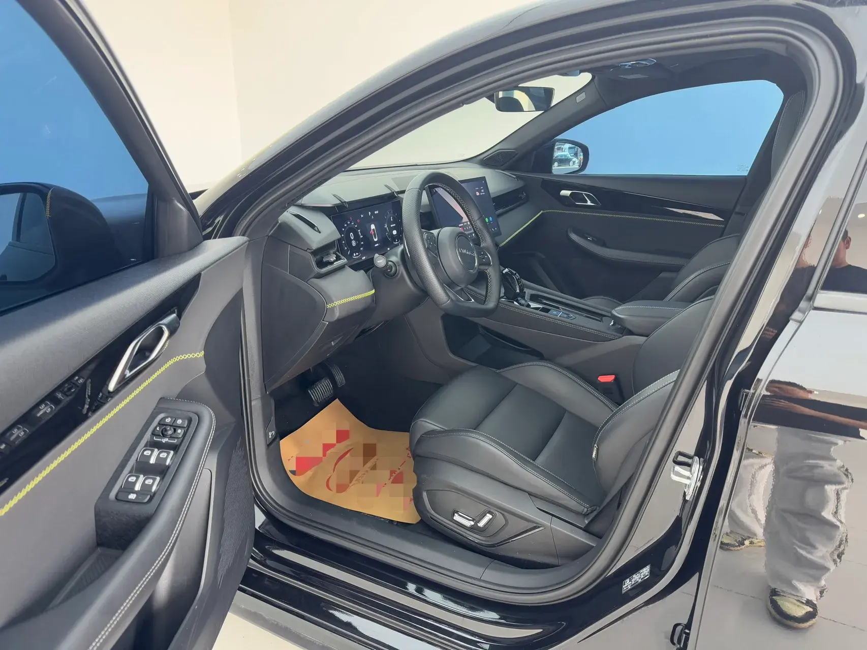 2023 LYNK&CO 03 thumbnail 4