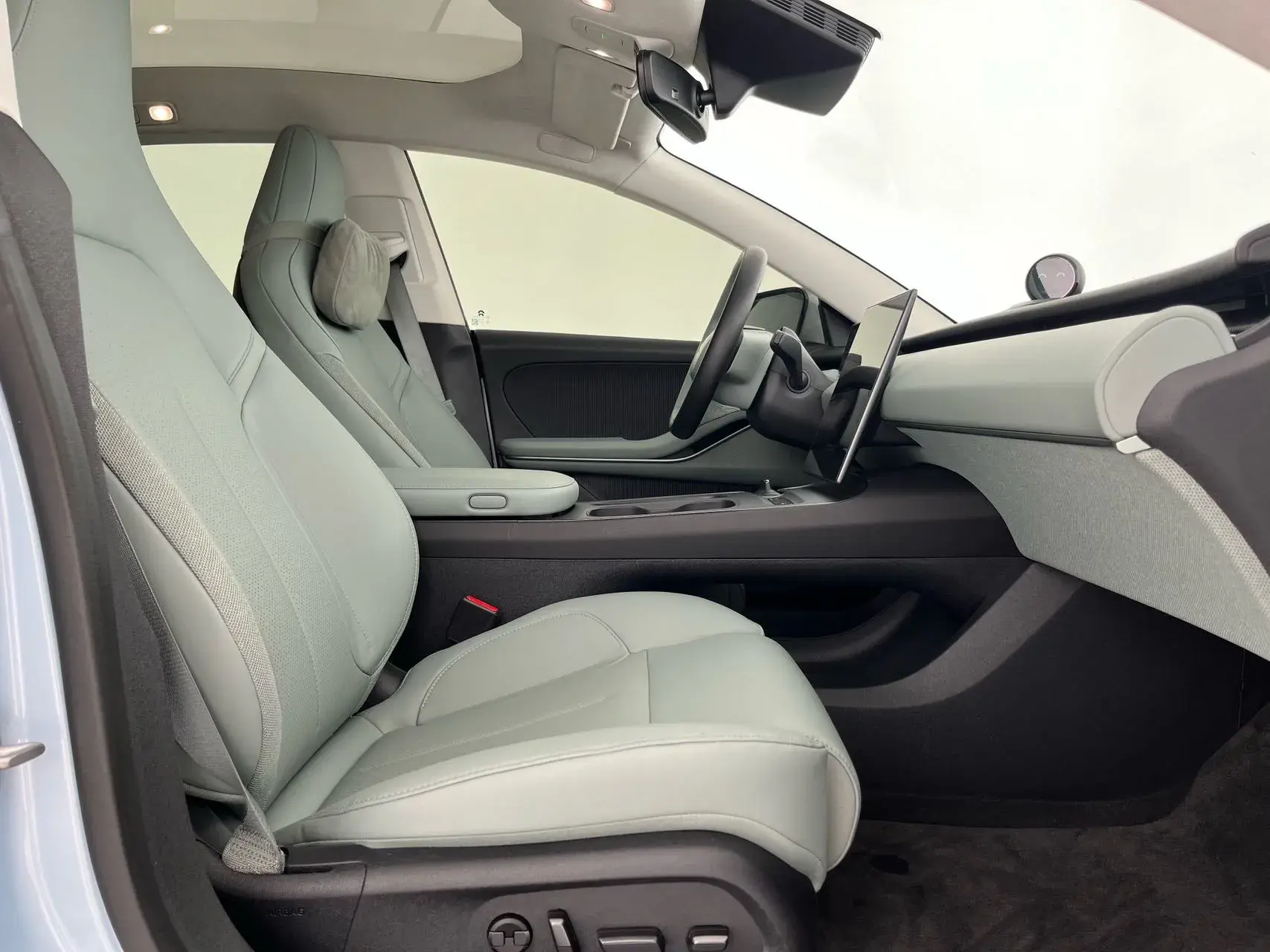 2022 NIO ET5 thumbnail 4