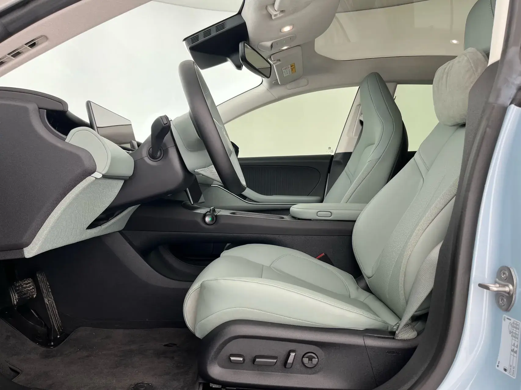 2022 NIO ET5 thumbnail 3