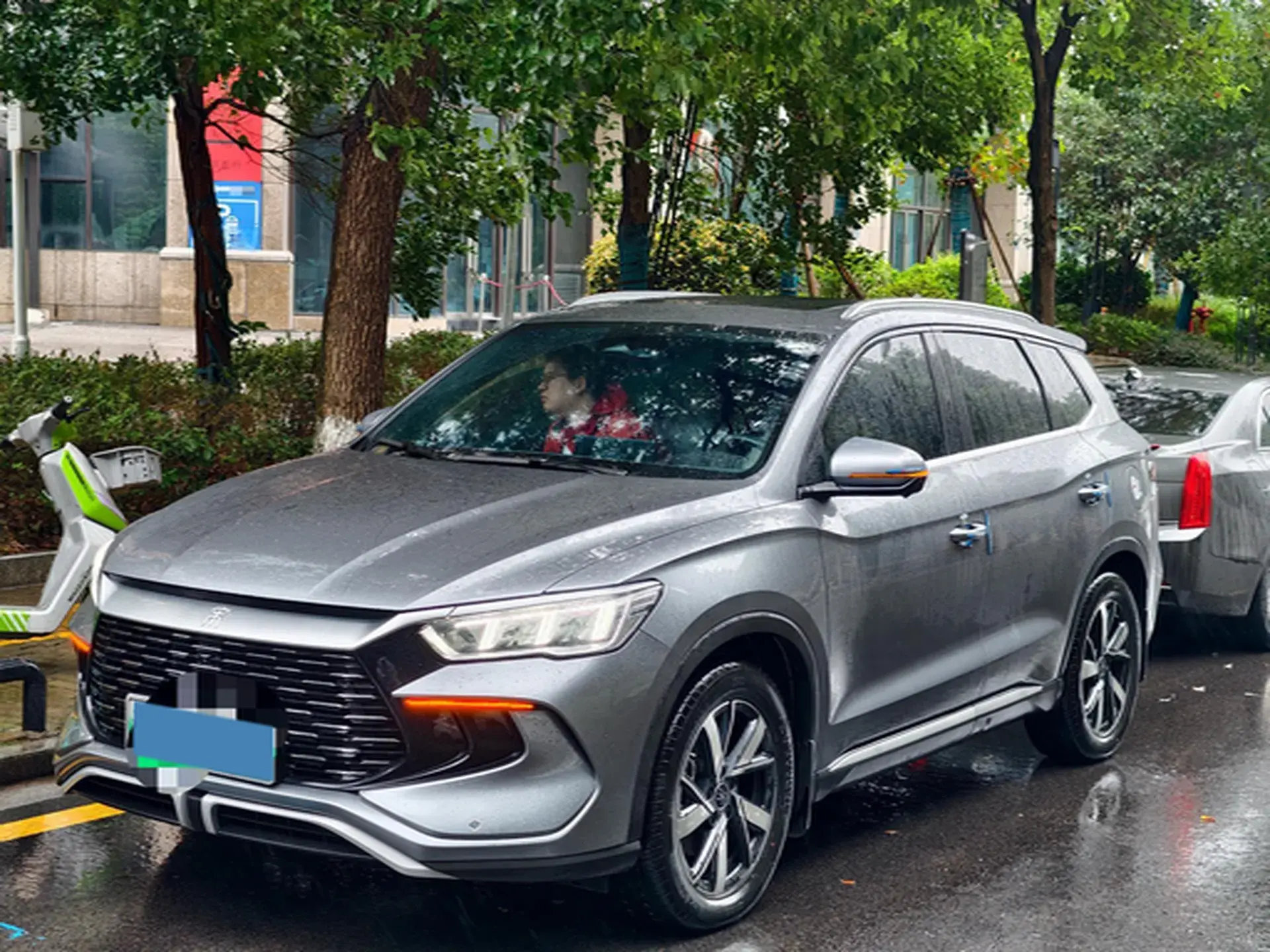 2023 BYD SONG view 1