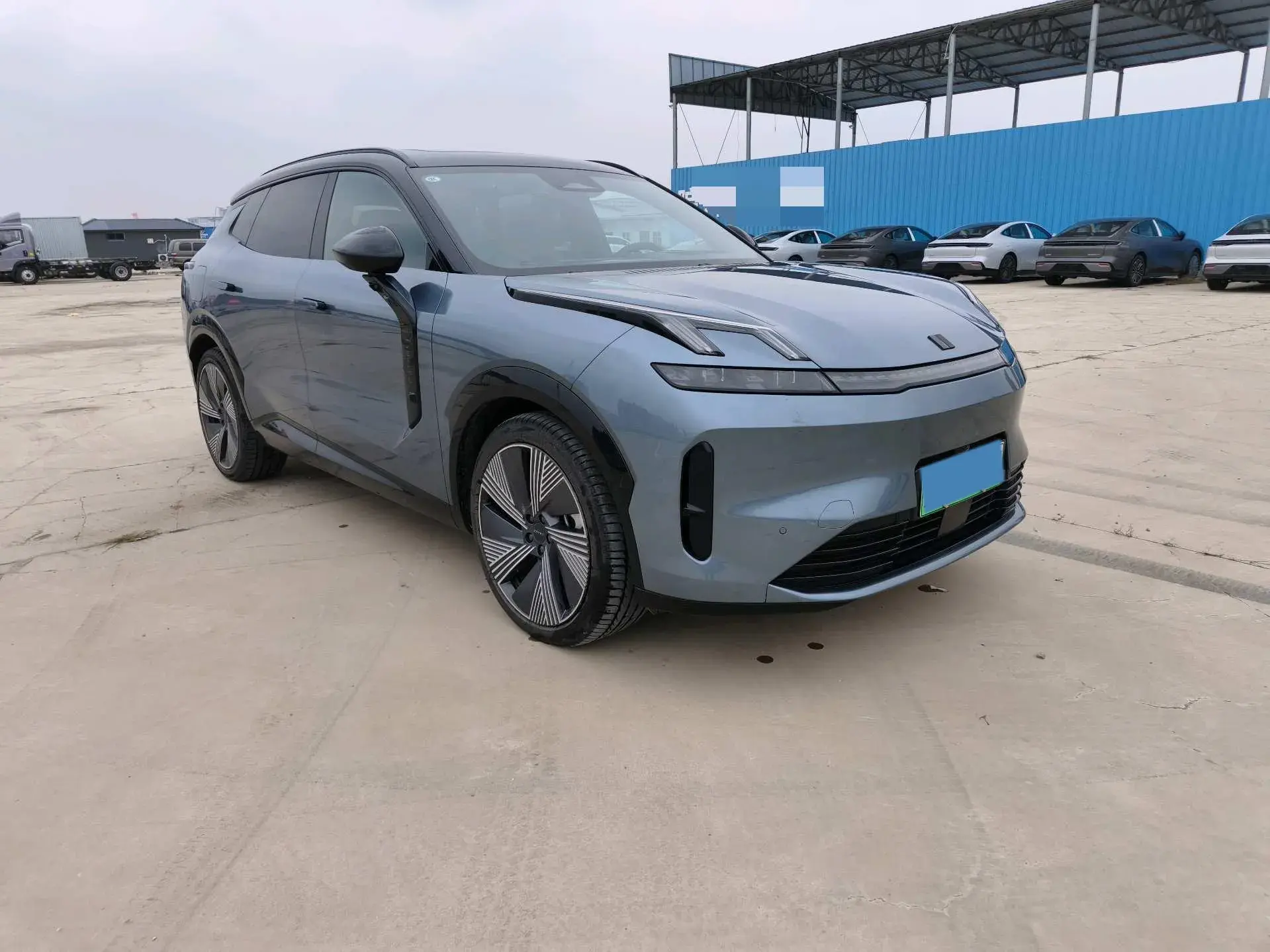 2025 LYNK&CO 08 thumbnail 3