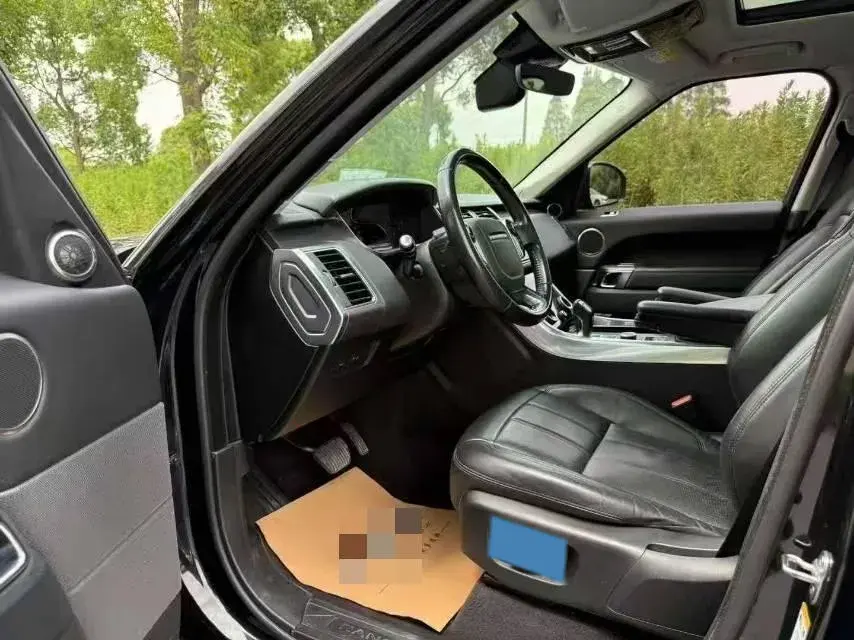 2019 LAND ROVER thumbnail 4