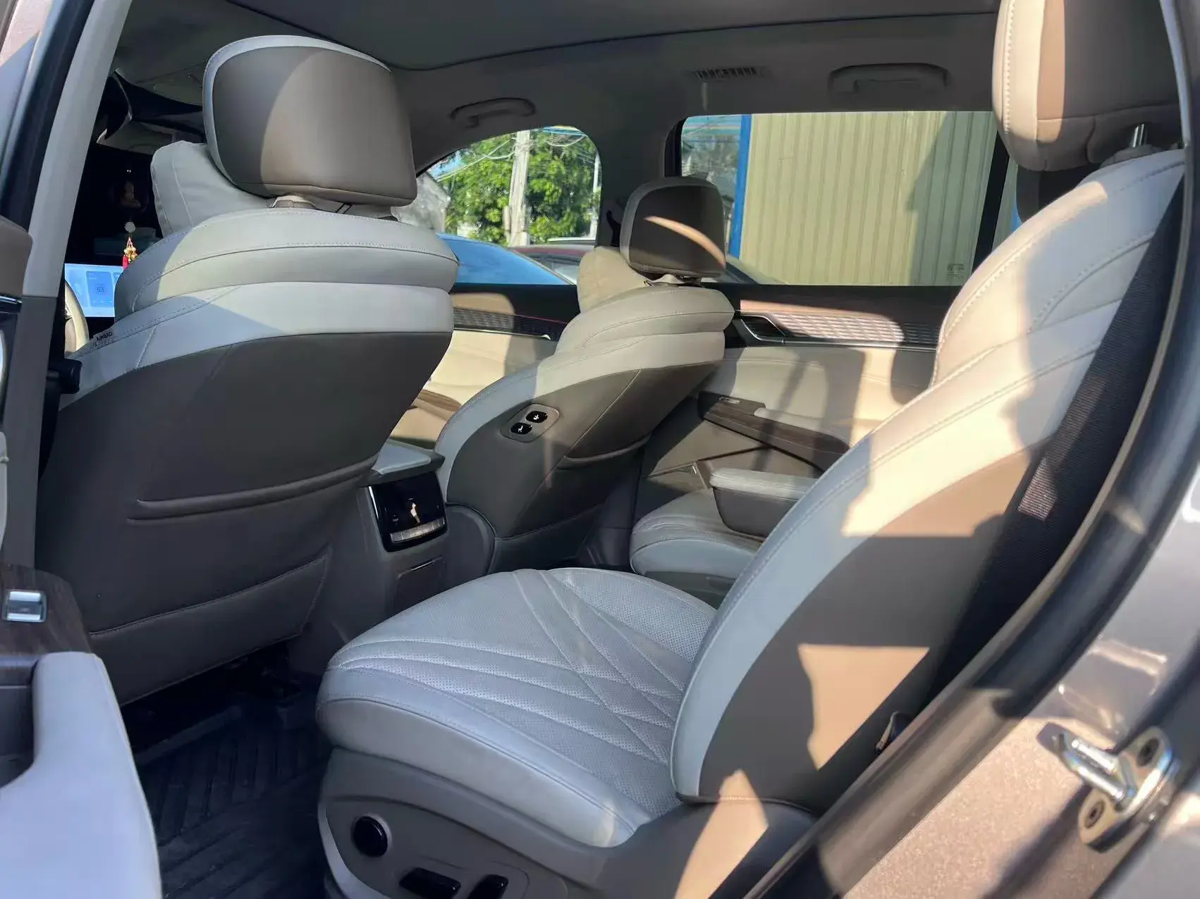 2023 ROEWE RX9 thumbnail 4