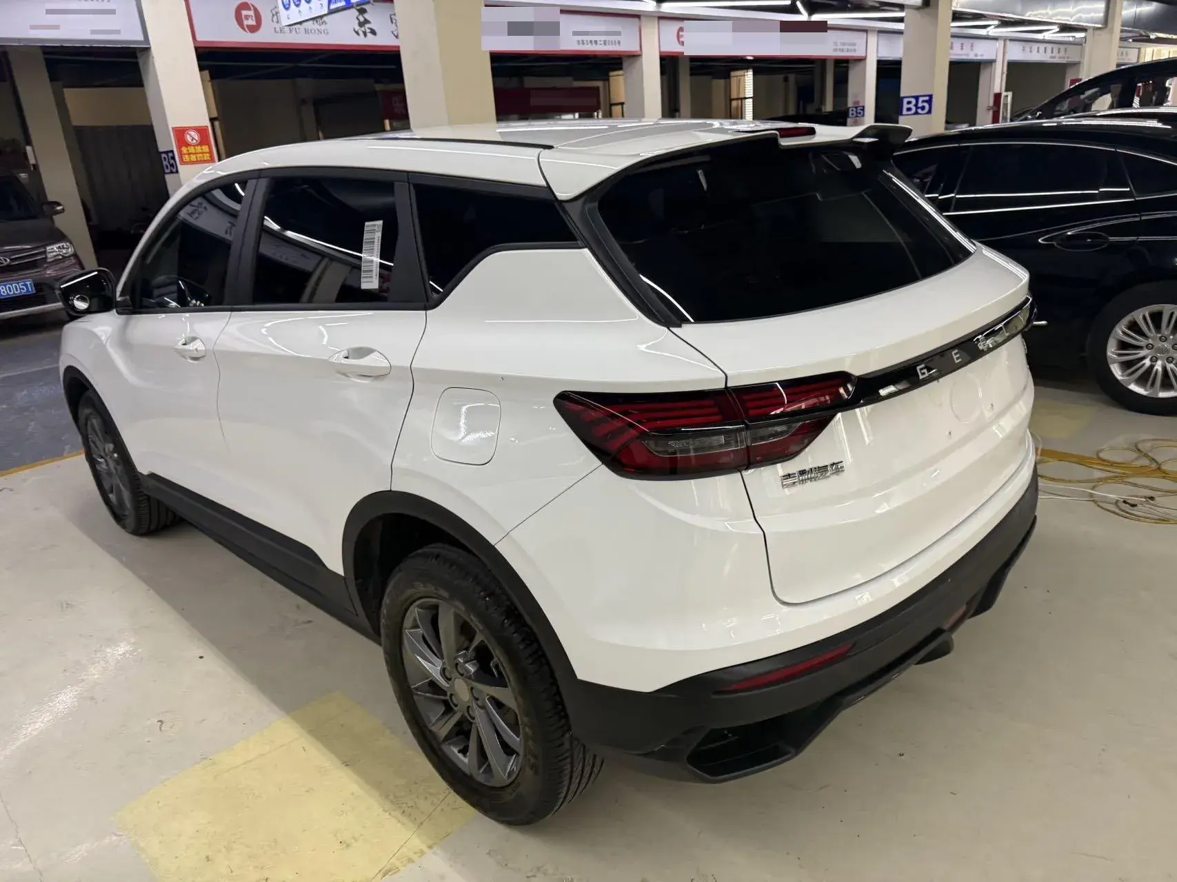 2025 GEELY COOLRAY thumbnail 3