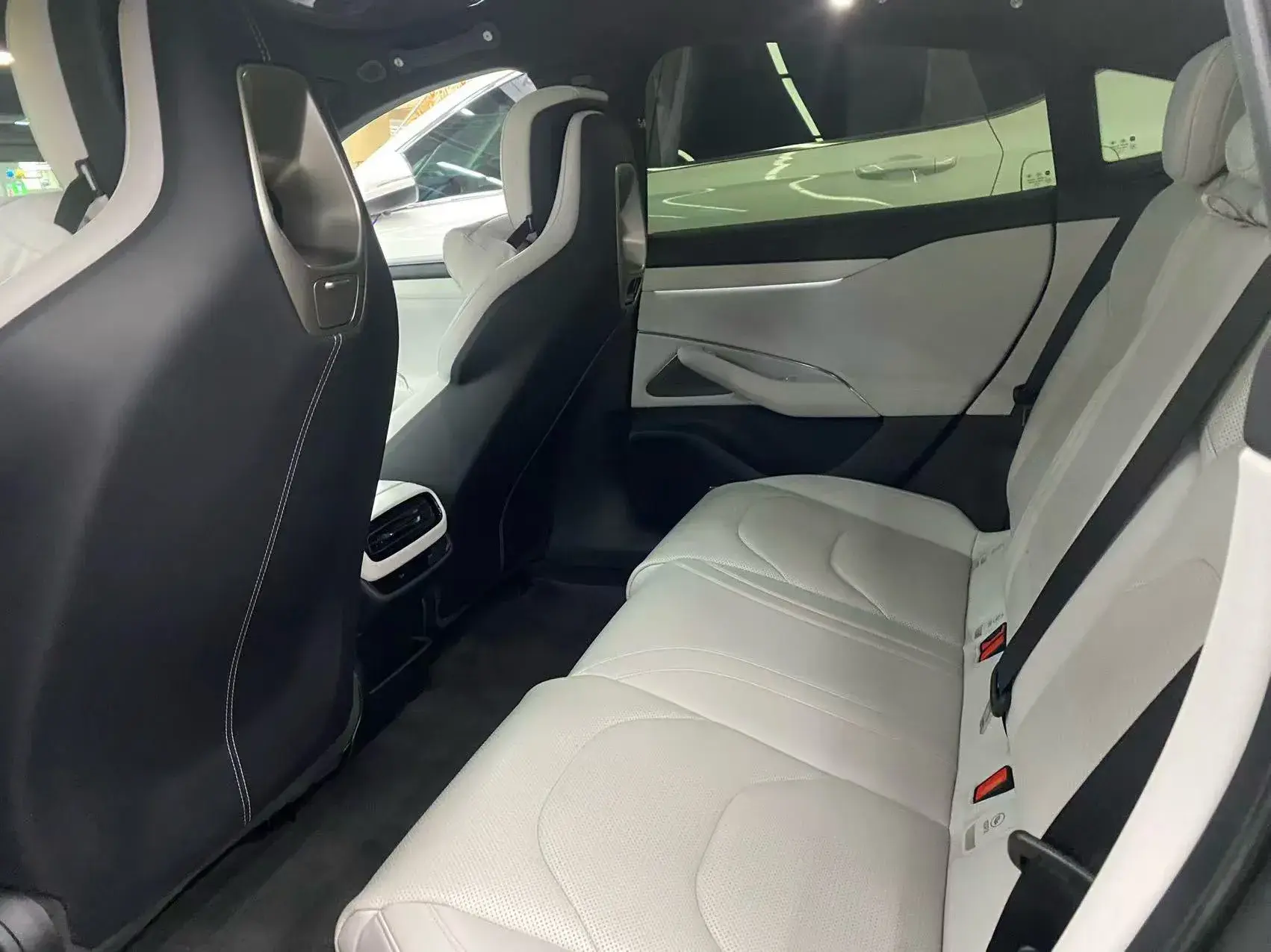 2024 MI SU7 thumbnail 3