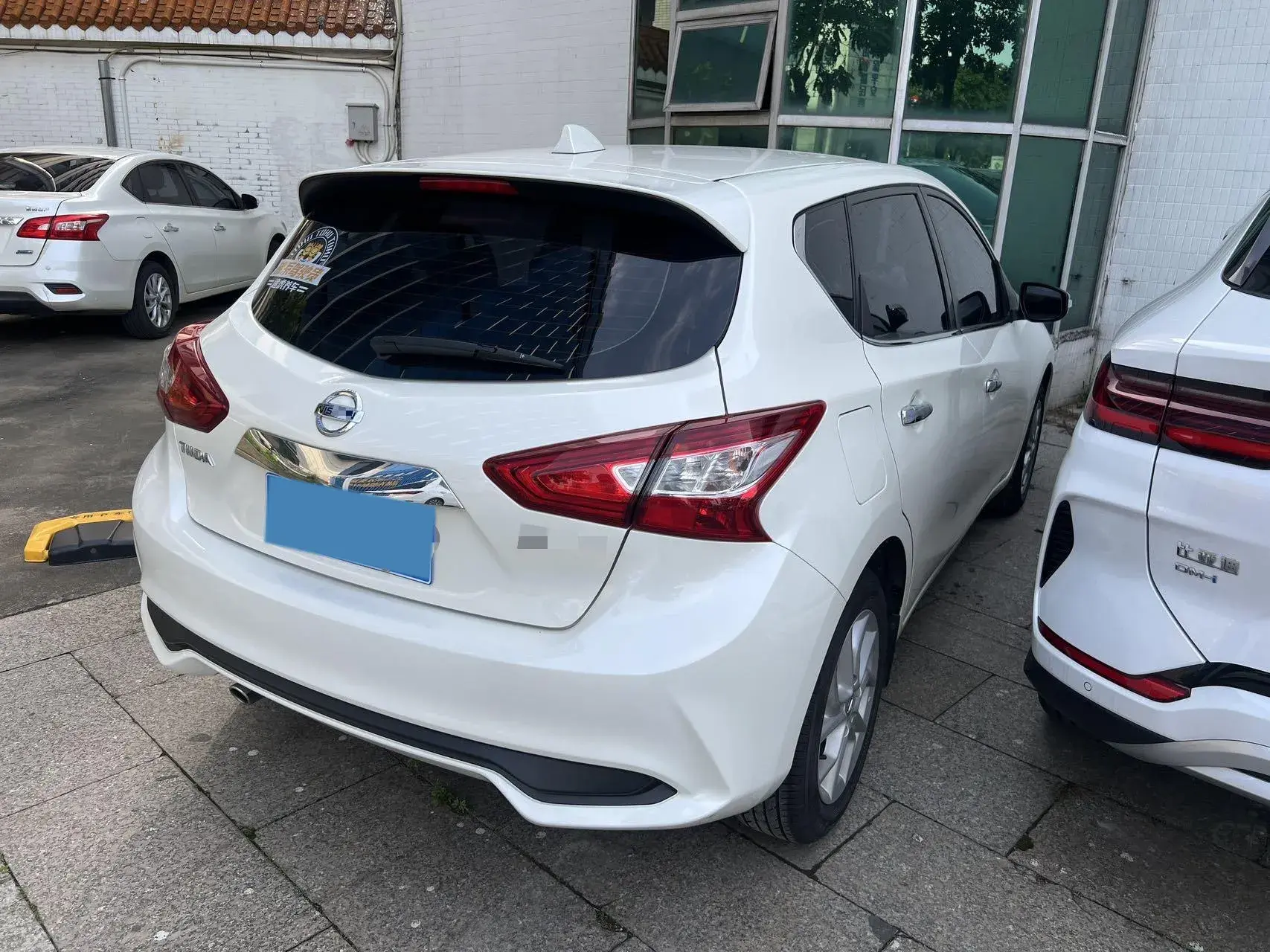 2021 NISSAN TIIDA thumbnail 3