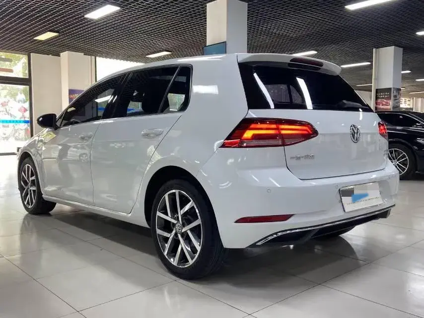 2019 VOLKSWAGEN GOLF thumbnail 4