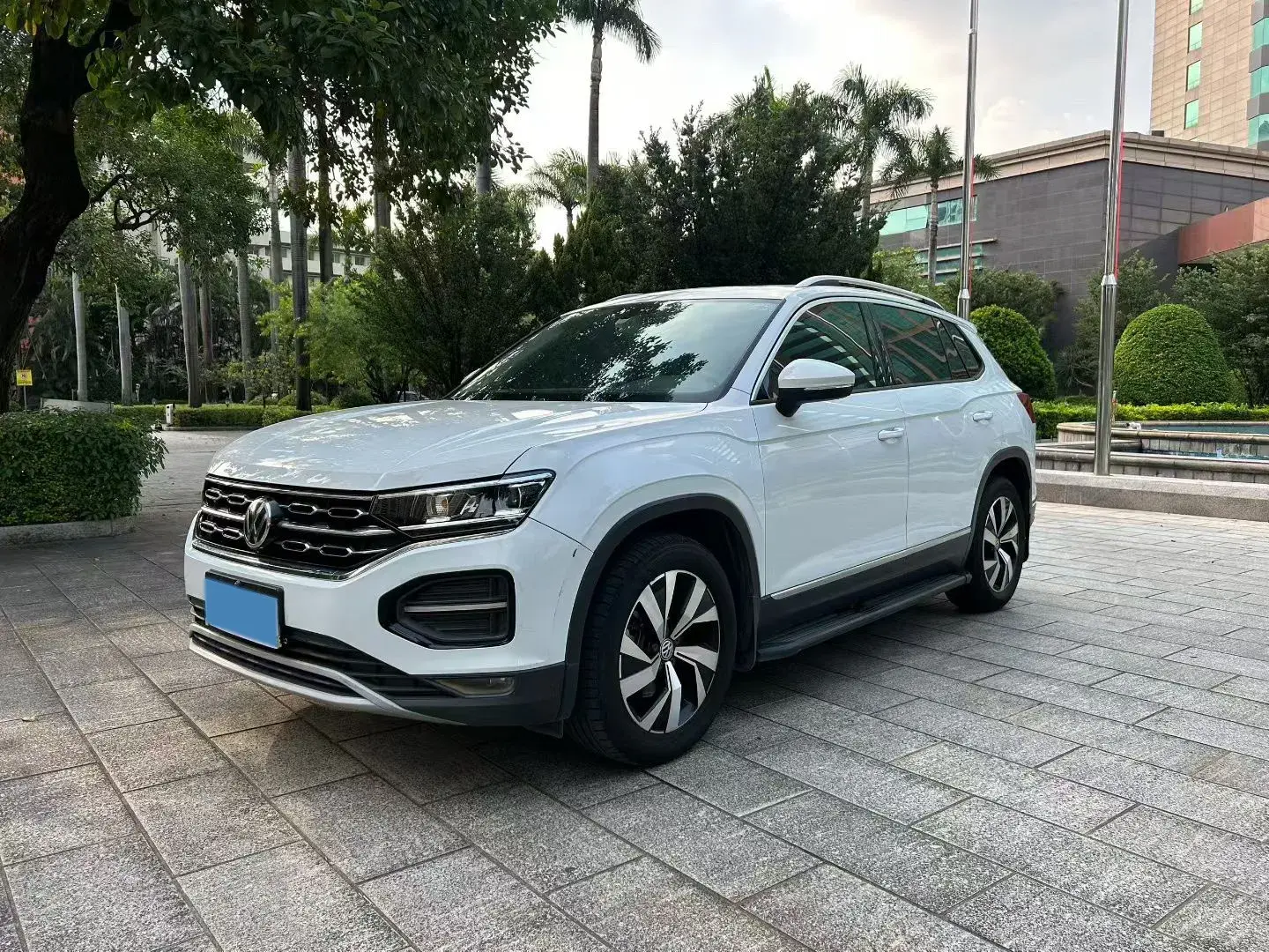 2019 VOLKSWAGEN TAYRON view 1