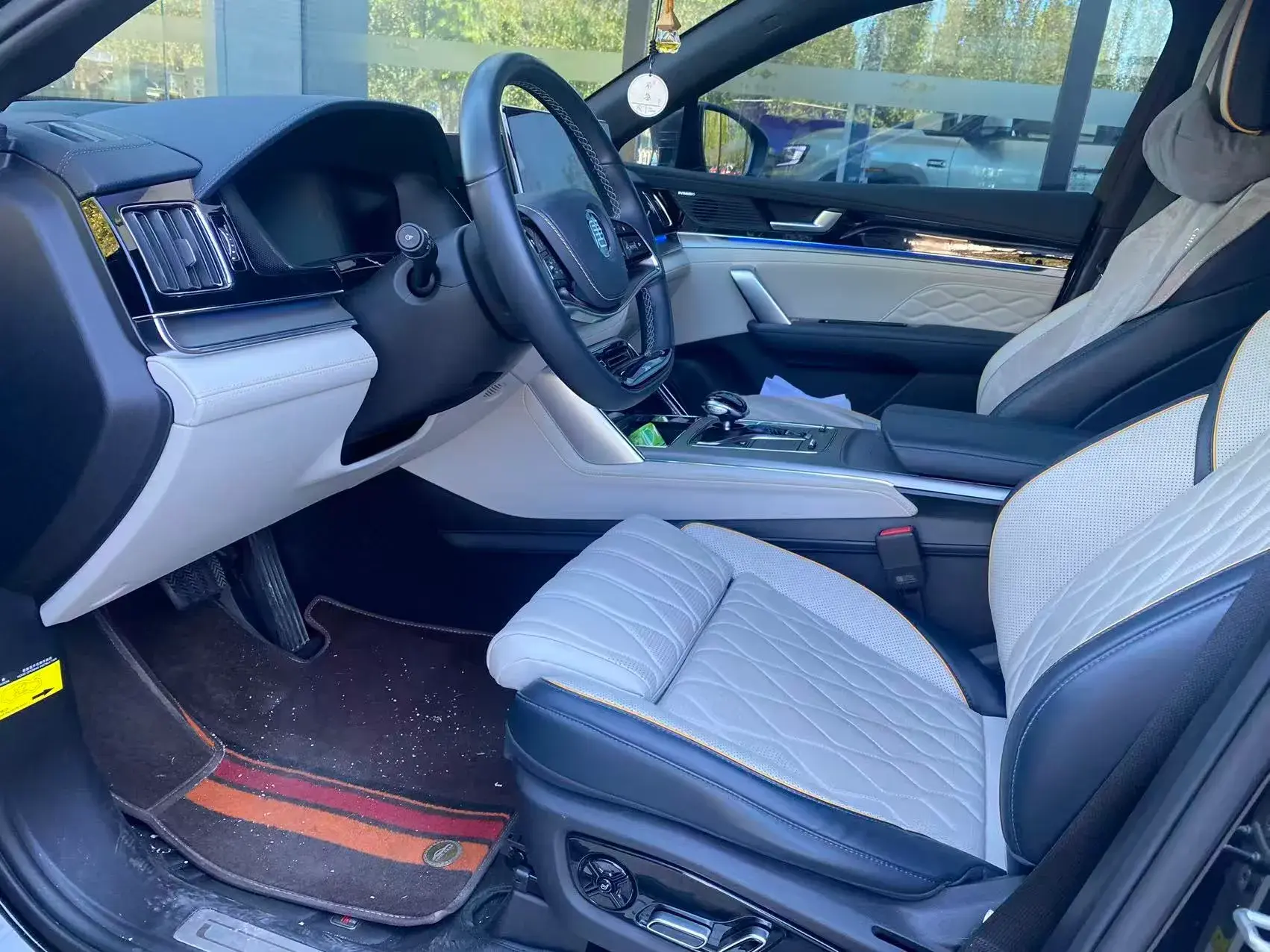 2024 BYD TANG thumbnail 2