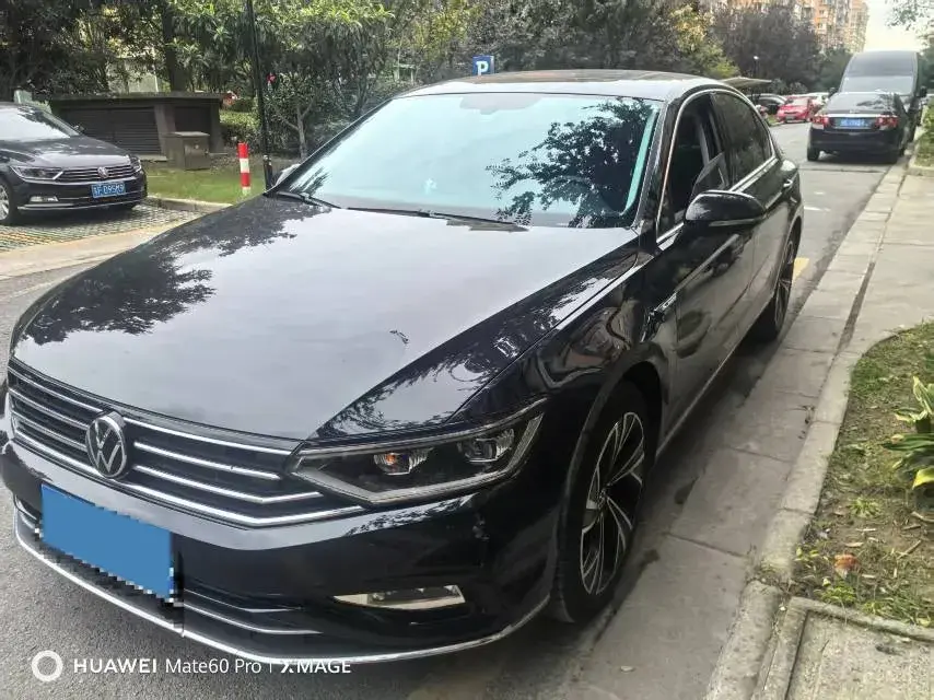 2020 VOLKSWAGEN MAGOTAN view 1