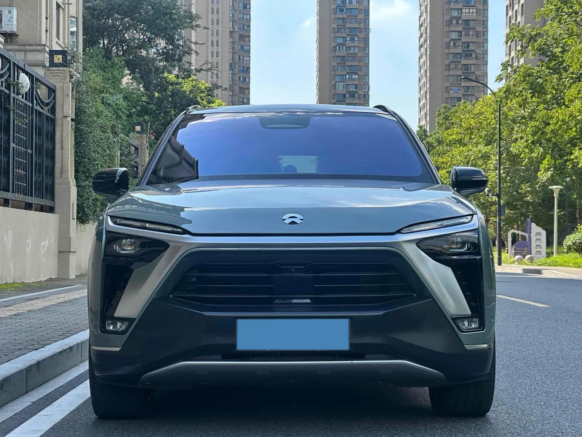 2020 NIO ES8 thumbnail 2